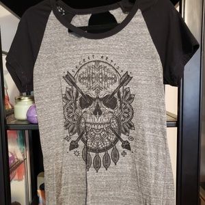BUCKLE Secret Artist Top
